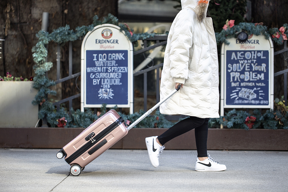 Airwheel SR5 intelligent self-driving suitcase