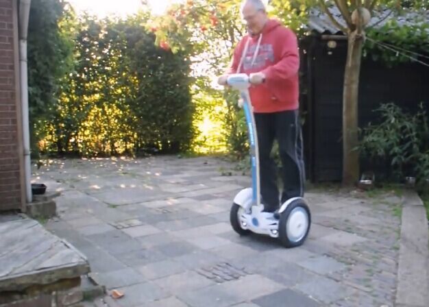 Who says that intelligent self-balancing scooters are toys for the young generation? The aged people now have found interest in the new transport tools.