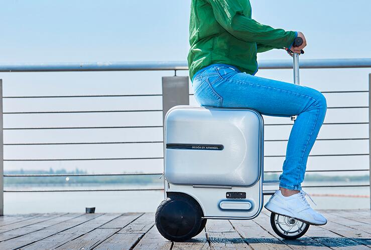 Airwheel SE3 fully functional drag-along suitcase