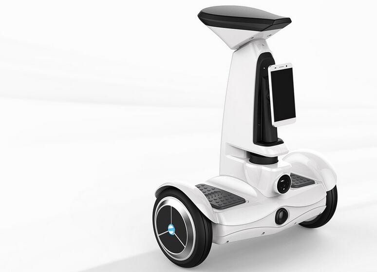 Además, Airwheel S9 es capaz de seguir las órdenes de los usuarios, incluso bajo control remoto.