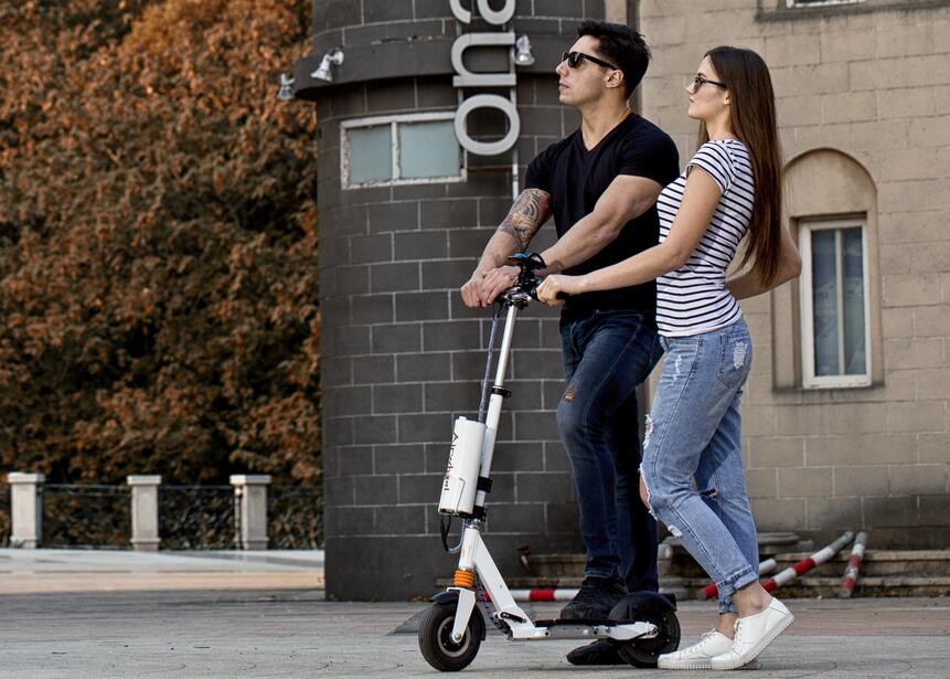 However, Airwheel Z3 2-wheeled electric scooter on behalf of youth rolls beside to your feet to provoke the passion to try a new trip model.